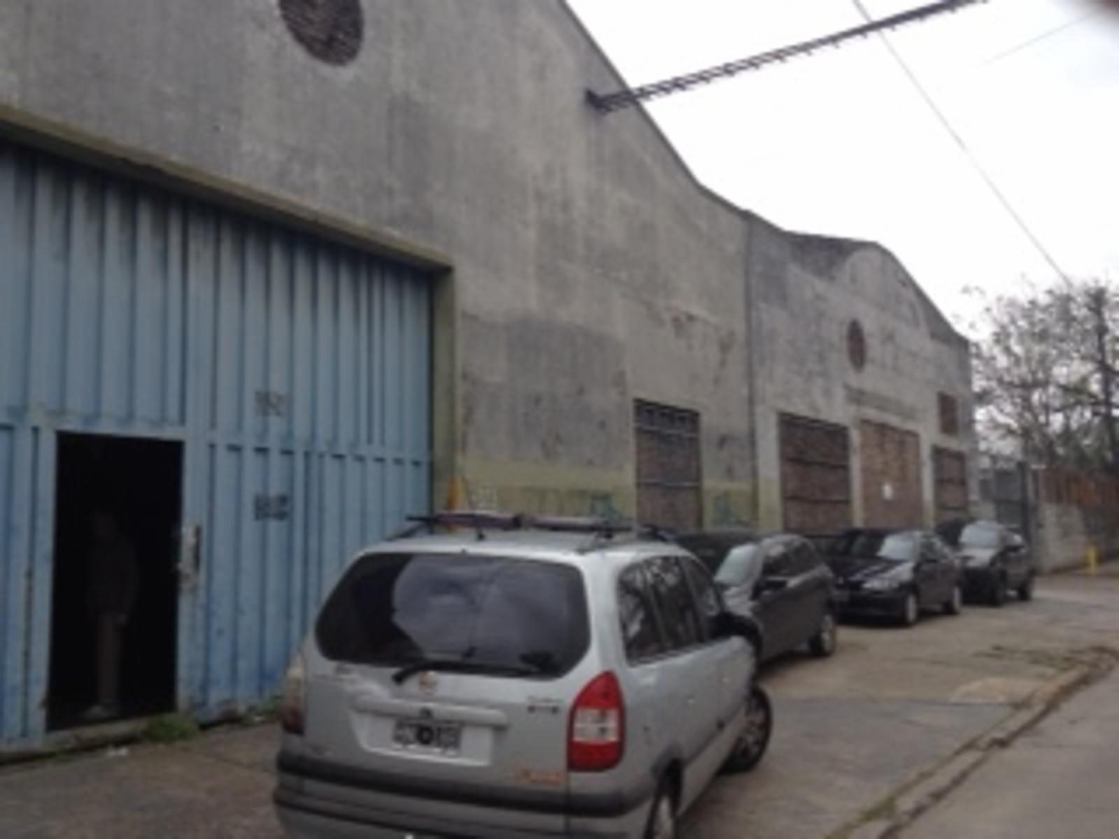 GALPON DE 1100M2 EN UNA SOLA PLANTA, SOBRE LOTE DE 30X37M DE FONDO A LA VENTA O ALQUILER