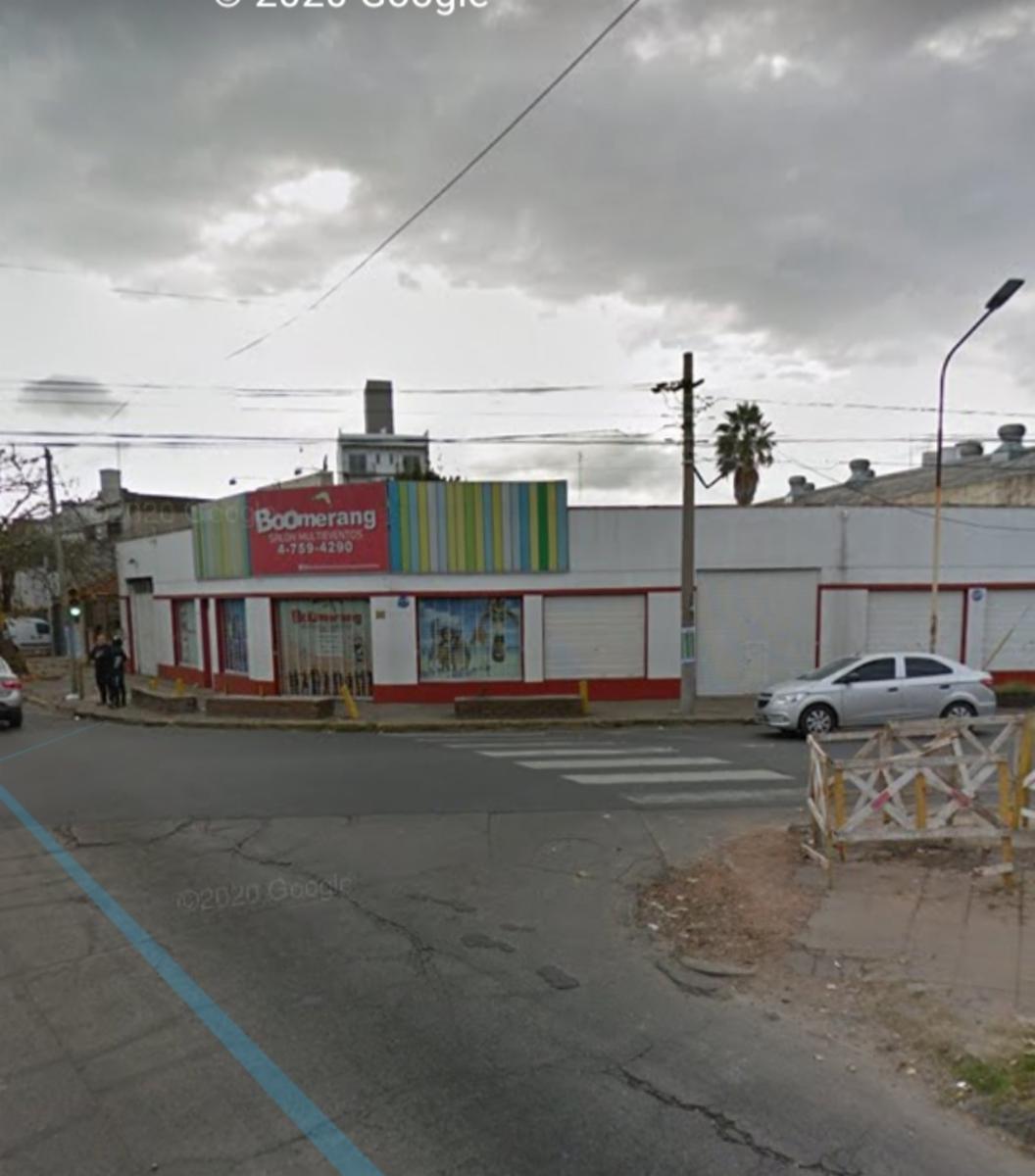 LOCAL DE 400M2 ESQUINA AV MITREY L.de l TORRE 20X 20