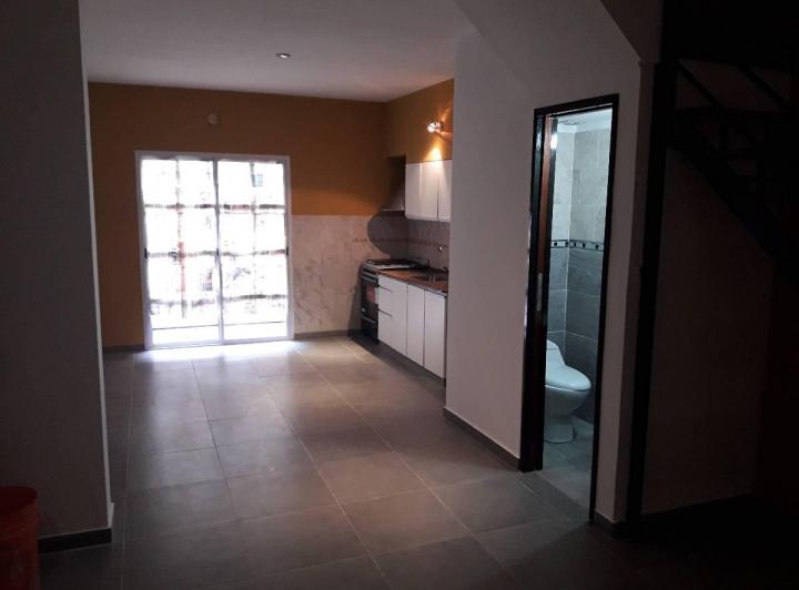Duplex Al Frente 3 Ambientes 2 Plantas con Patio y Parrilla, Gba Oeste - Zonaprop