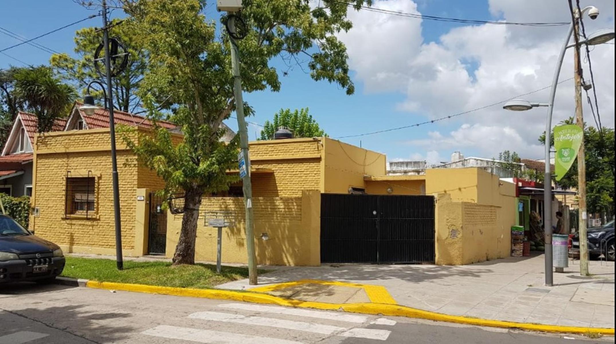 CASA ENESQUINA 3/4 AMB CON COCHERA LINIERS 1800 TIGRE