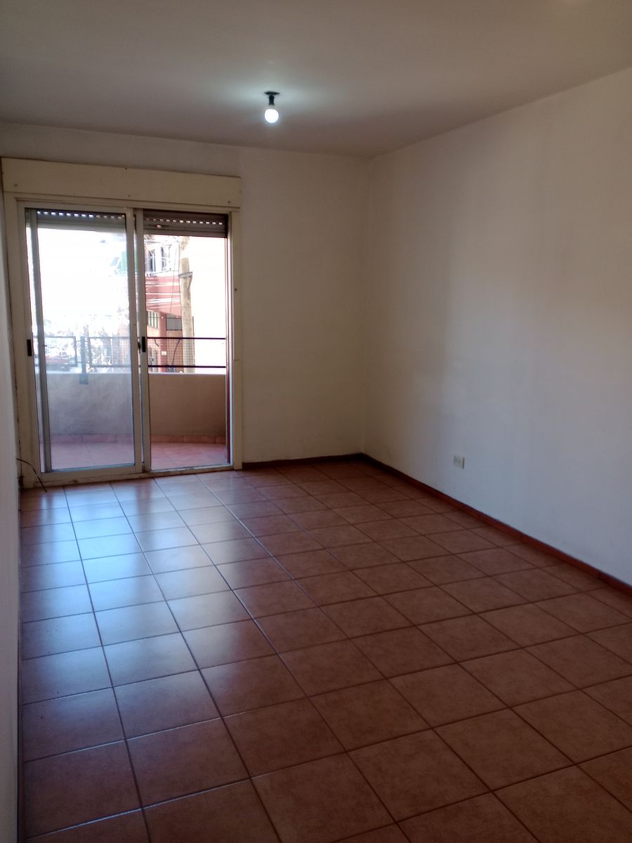 EXCELENTE DEPTO 2 AMB. DE 55 MTS. SOBRE PTE. PERON 1900 APTO PROFESIONAL