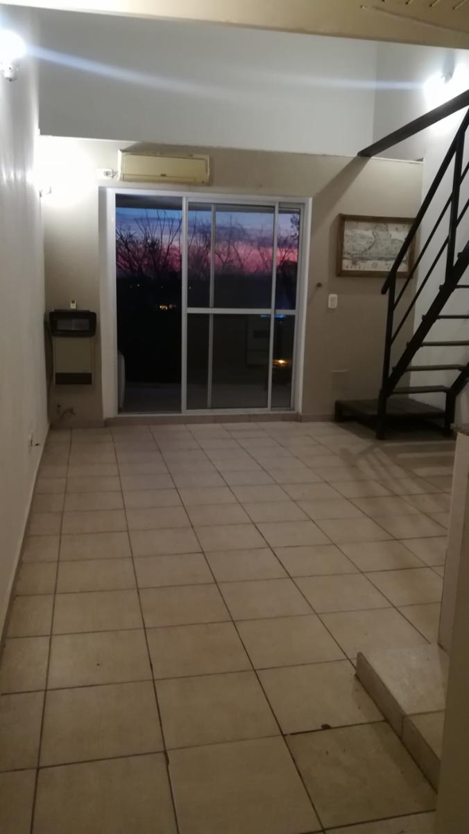 DEPTO 2 AMB.CON COCHERA TIPO LOFT. AMPLIO SIN EXPENSAS. PISCINA Y PARRILLA EN COMUN TIGRE.
