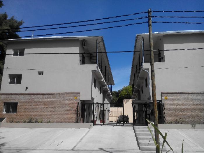 Departamento 3 AMB CON PATIO Y cochera. tigre. tacuari 255. todo incluido( no abona expensas. abl agua )
