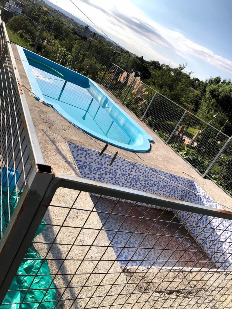 CASA CON PILETA EN ESTANCIA VIEJA