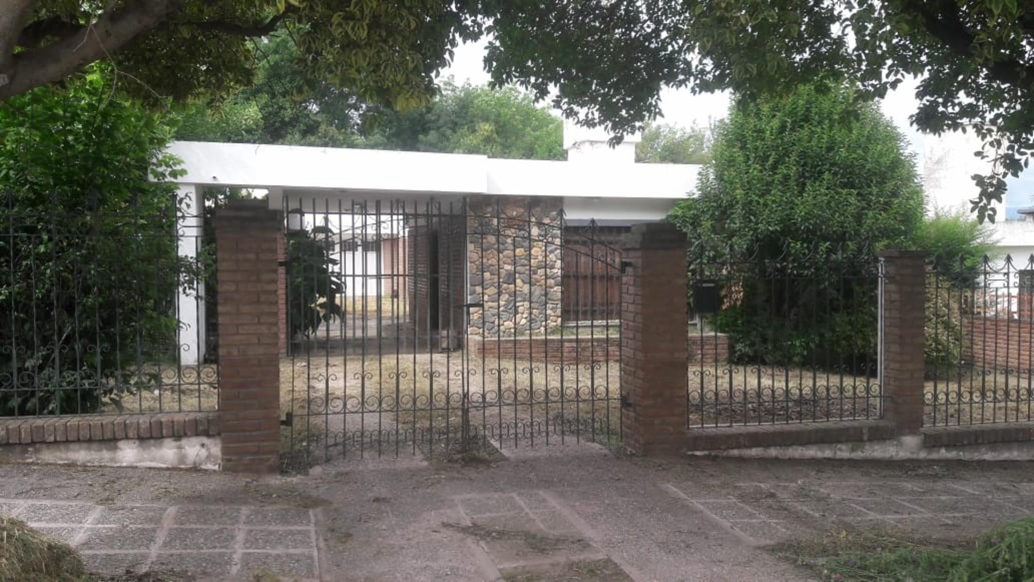 CASA EN B° SOL Y RIO