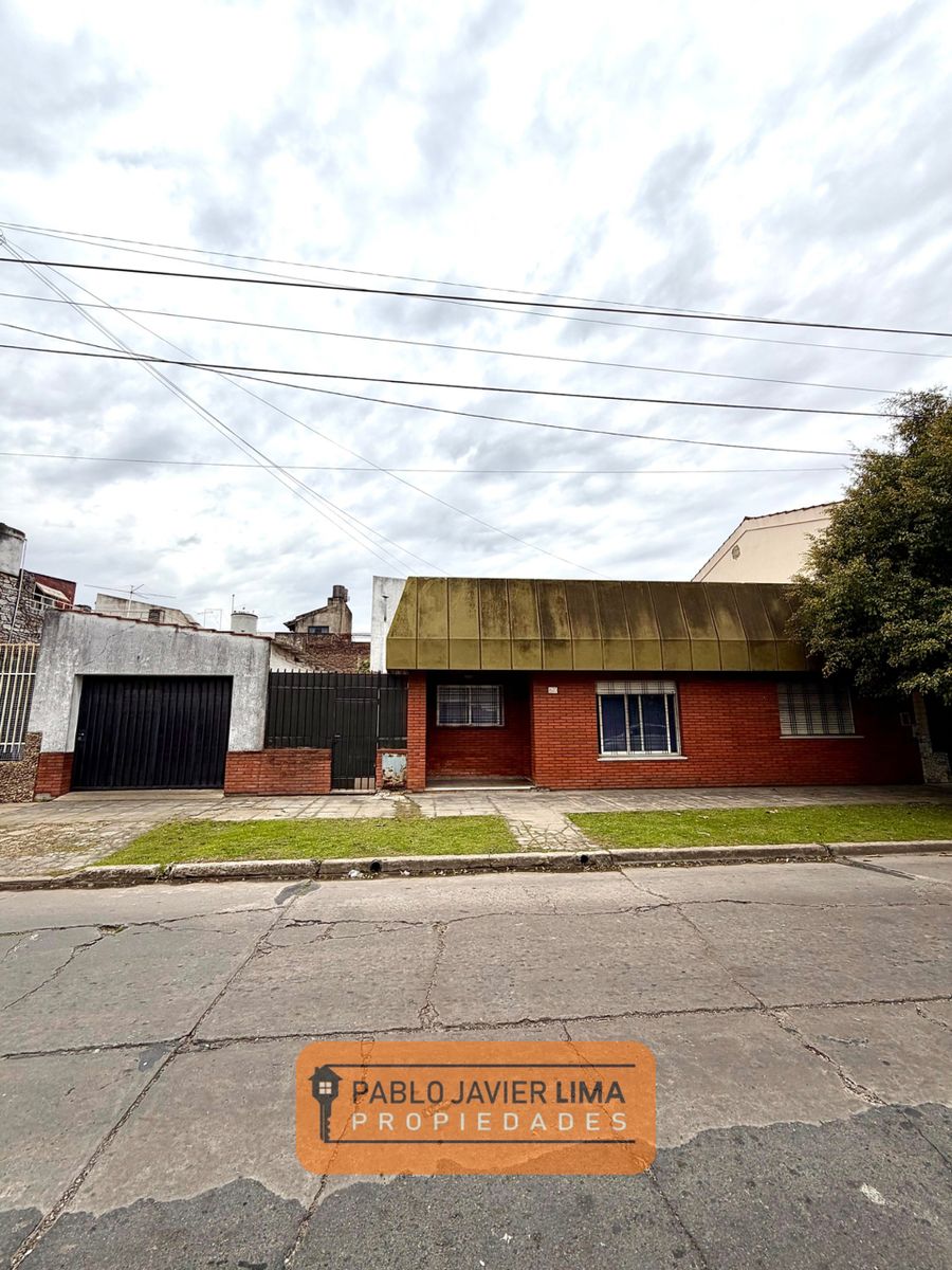 CASA 3 AMB - COCHERA - CASEROS - TRES DE FEBRERO