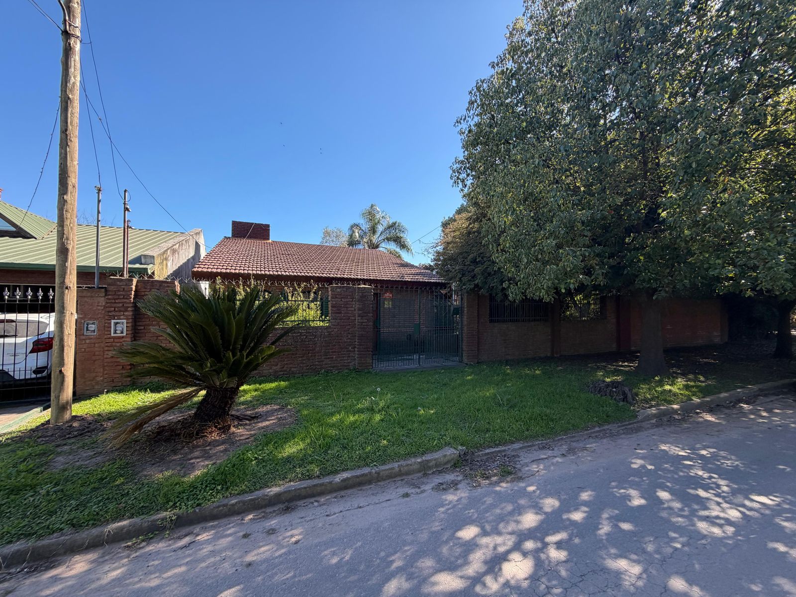 Casa y 2 lotes en esquina Las Casuarinas y Los Alamos, General Rodríguez