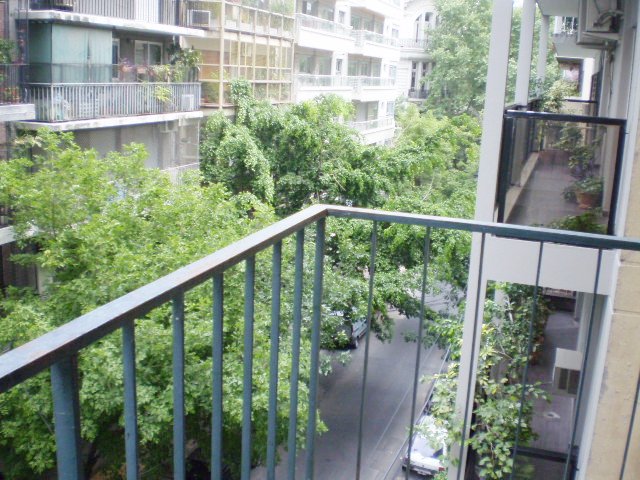 Amplio tres ambientes en  excelente ubicación ,recien pintado.