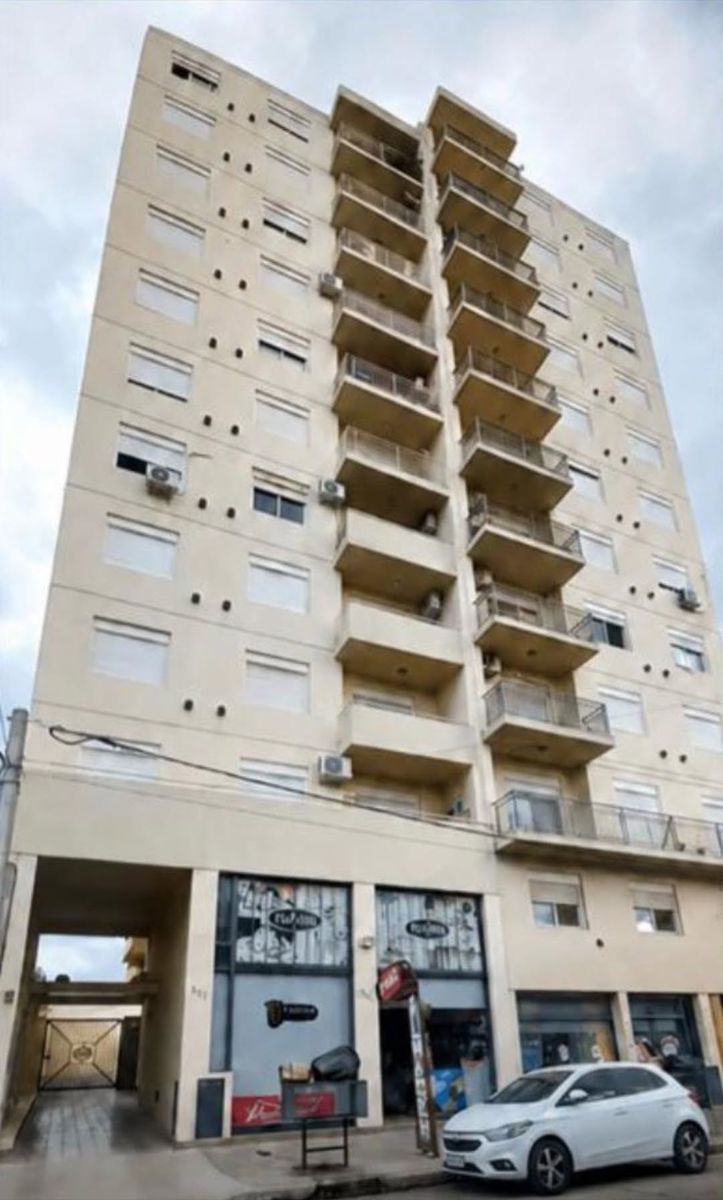 VENTA DE DEPTO 2 DORM. + BALCON AL FRENTE + COCHERA CUBIERTA, AGUADO 200