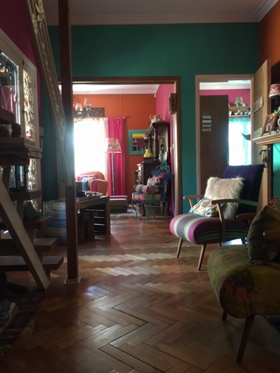 Excelente propiedad en corazón de manzana con una súp. de terreno de 900m2, pileta y SUM.